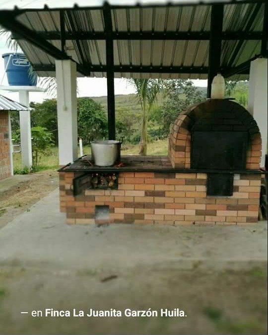Horno de barro para asados y pizzas